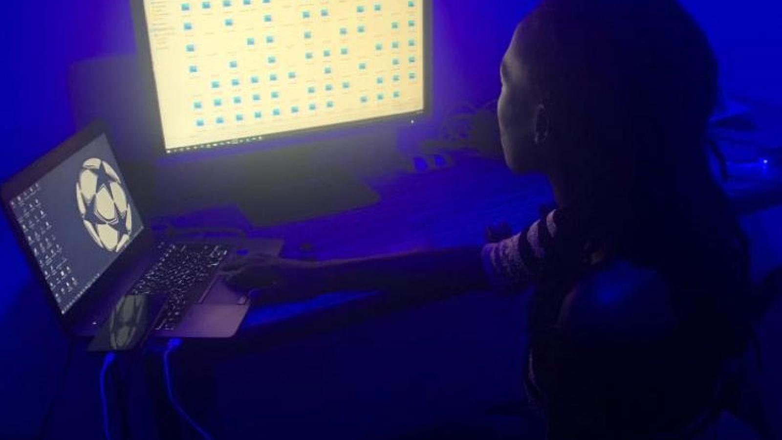 A women looking at screens against a blue background
